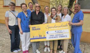 Spendenübergabe vom Charity Ball am Rosenmontag